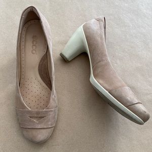 Ecco Suede Pump